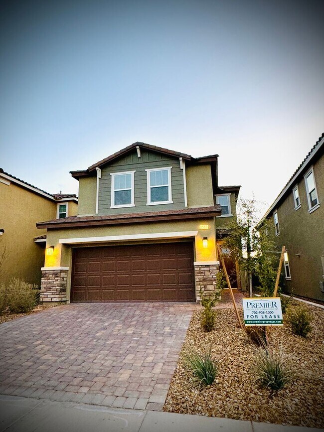 Foto del edificio - Beautiful Inspirada 4 Bed, 3 Bath Home with Bed & Full Bath Downstairs