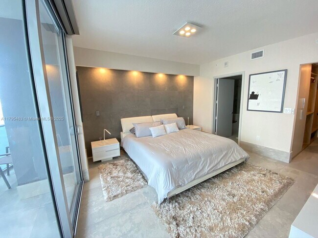 Foto del edificio - 488 NE 18th St