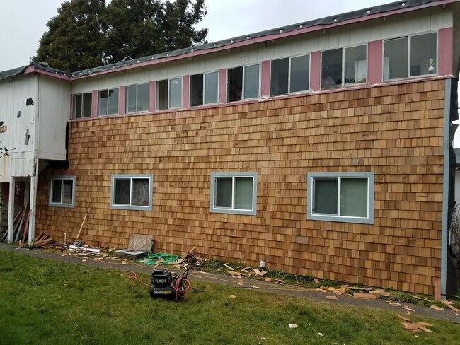 Building Photo - 303 N 1st St