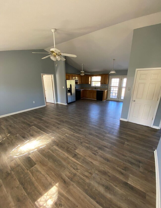 Foto del edificio - 1887 Warrensburg Rd