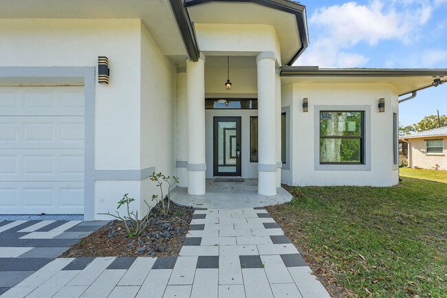 Foto del edificio - 6607 Deland Ave