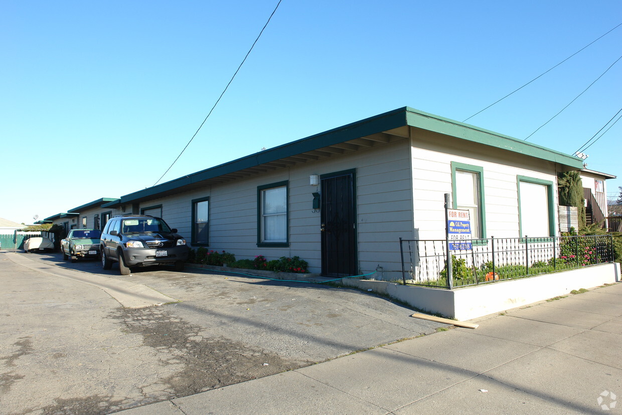 Building Photo - 515 Williams