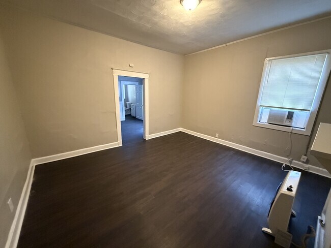 Foto del edificio - 852 Ioka Ave