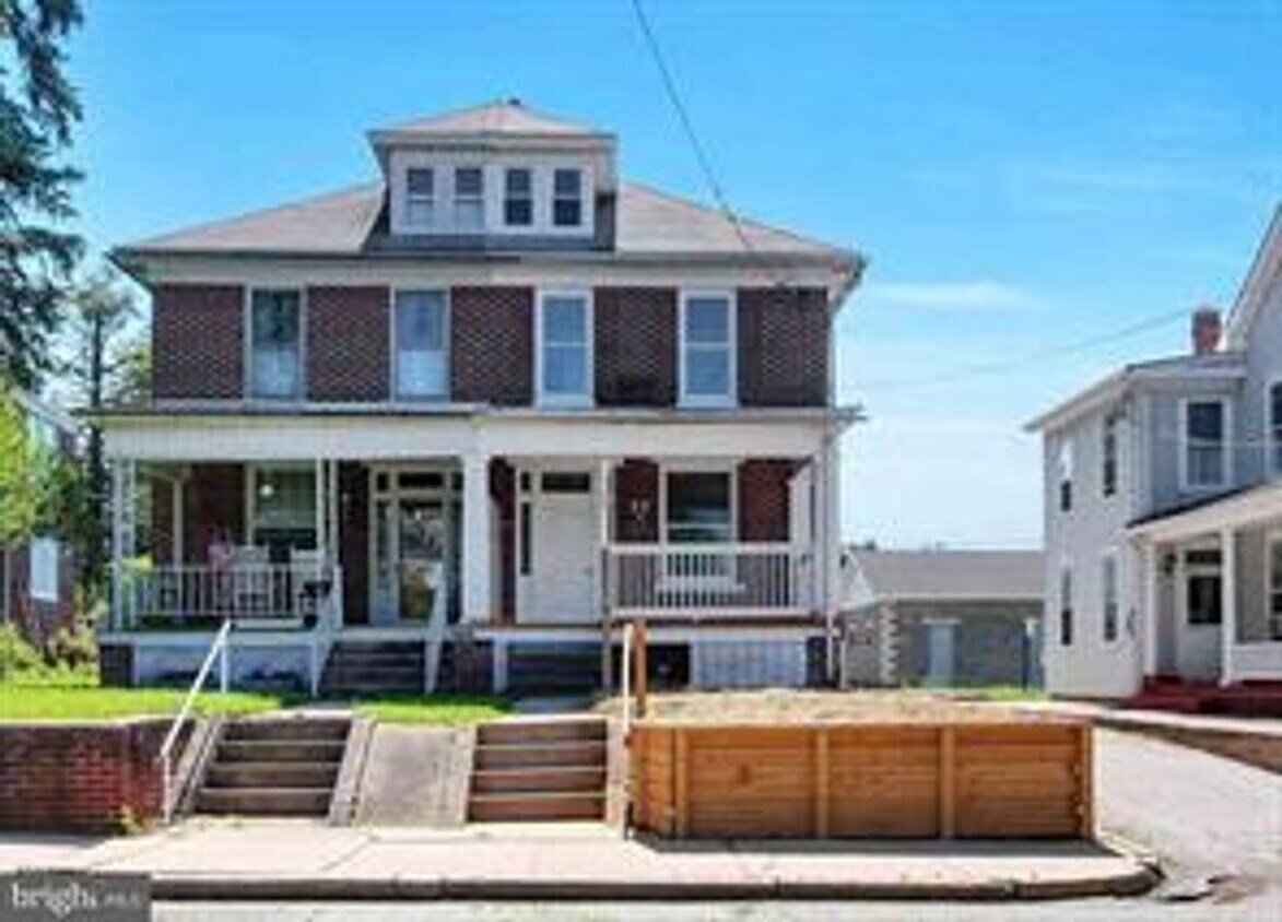 Primary Photo - Semi Detached