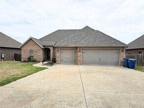 Building Photo - 3803 SW Kite Dr