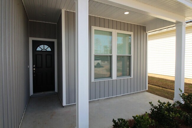 Foto del edificio - 5483 Avon Rd