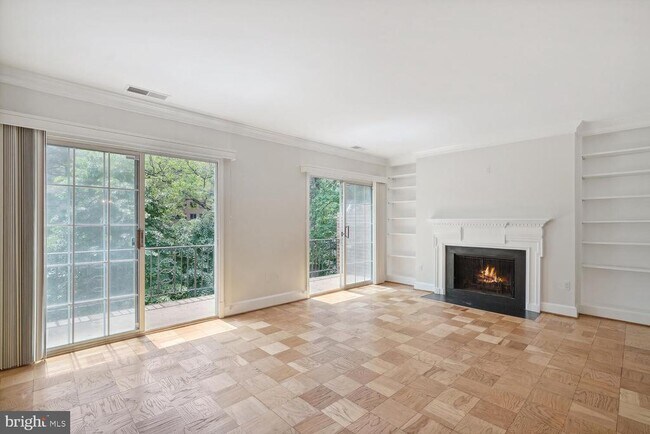 Foto del edificio - 3231 Sutton Pl NW
