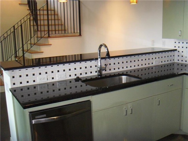 Foto del edificio - 1503 E 13th St