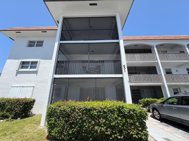 Foto principal - 651 Pine Dr