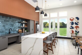 Building Photo - Montage at Hawk Ridge