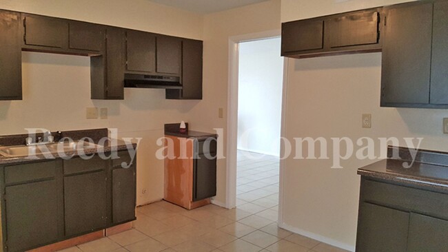 Foto del edificio - Introducing 3790-3792 Jasmine Dr, a charmi...