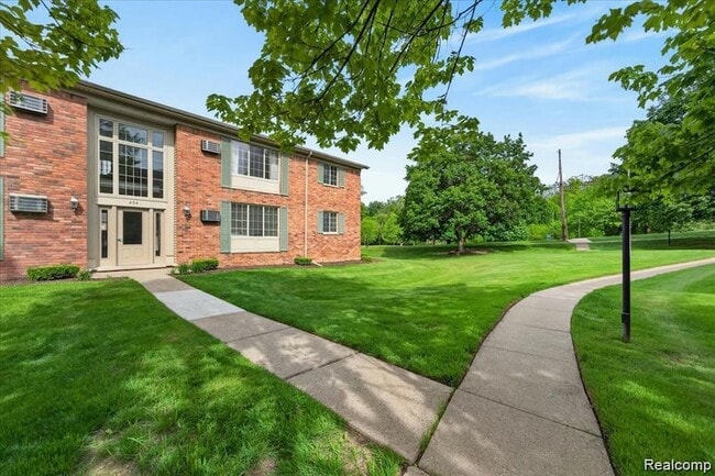 Building Photo - 454 Romeo Rd