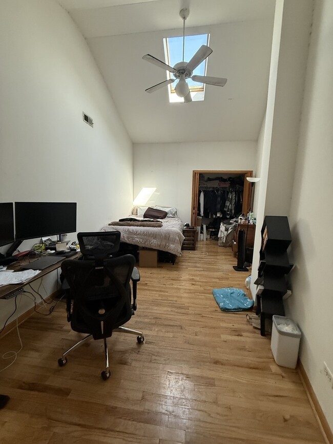 Foto del edificio - 865 W Buckingham Pl