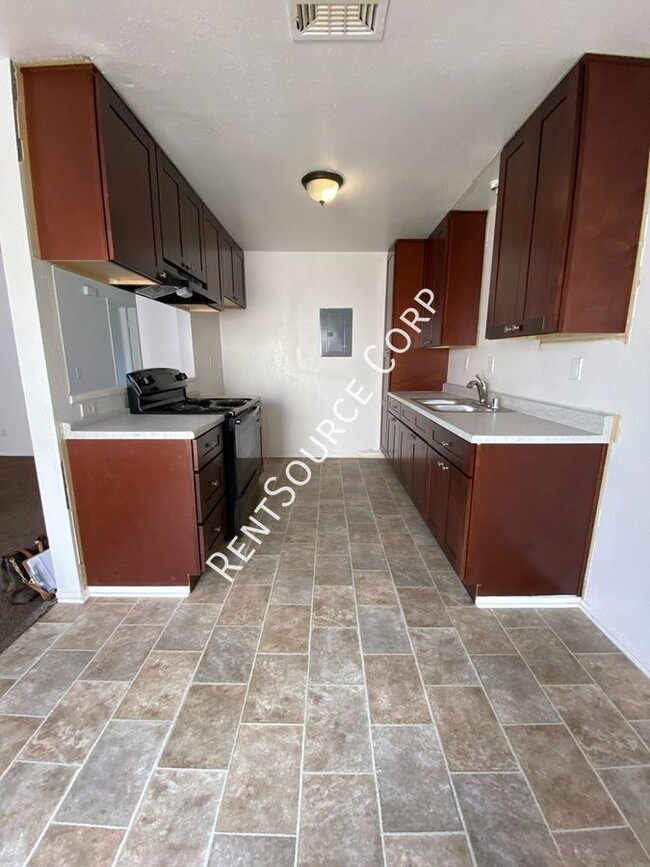 Building Photo - 1 Bedroom 1 Bathroom in Palmdale