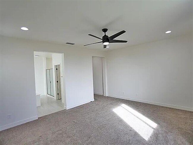 Building Photo - Surprise sweet home