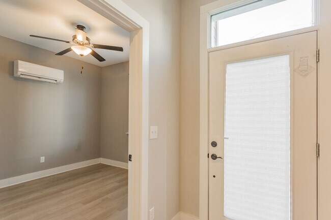 Foto del edificio - Downtown Townhome!