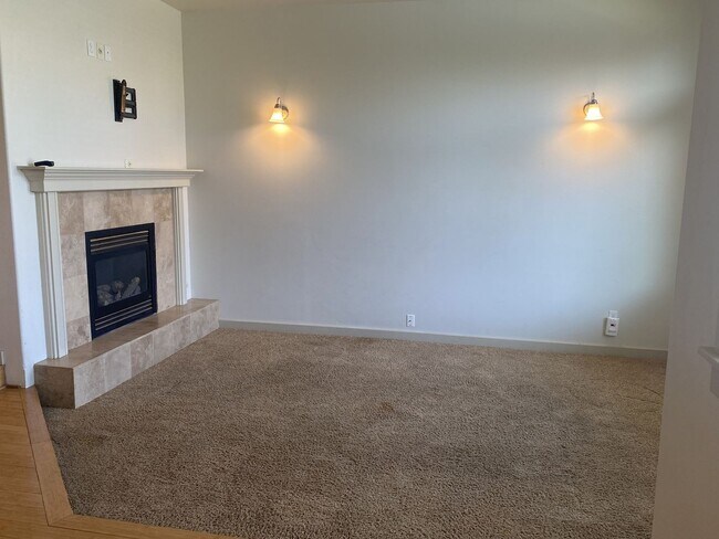 Foto del edificio - Spacious 3 Bedroom, 2.5 Bath Duplex