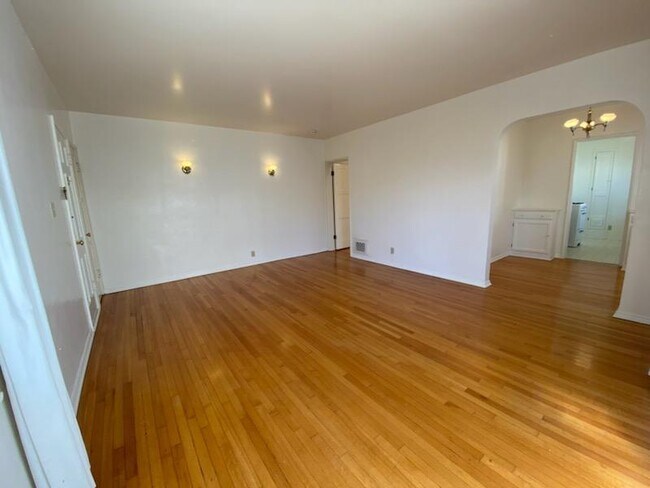 Living Room/Dining Room - 1839 1/2 Kelton Ave