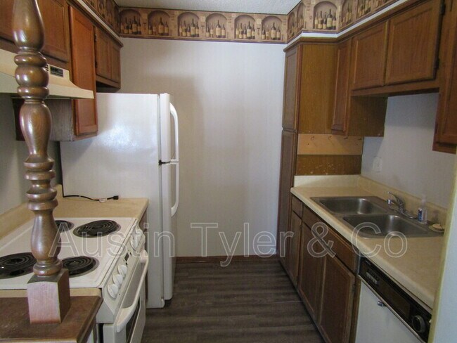 Building Photo - 2152 Lovers Ln