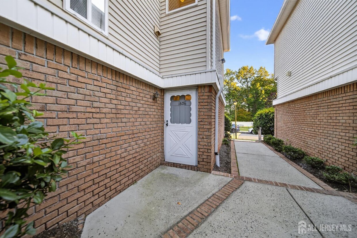 Foto principal - 1606 Madaline Dr
