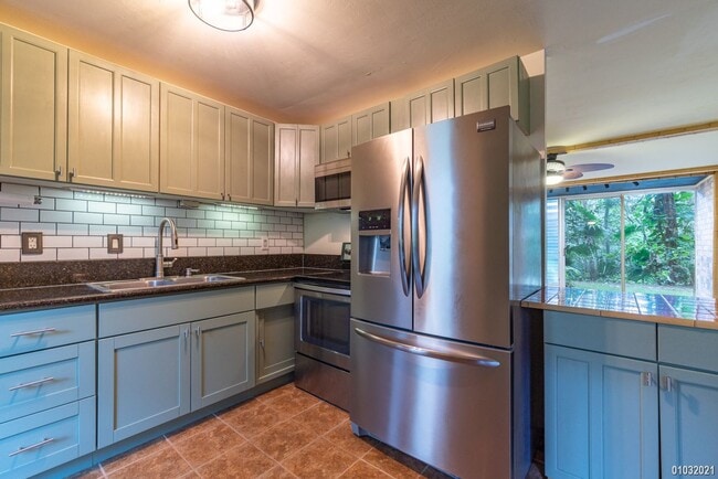 Foto del edificio - Pet Friendly 2-Bedroom, 1-Bath, 2-Parking ...