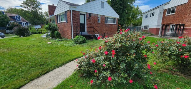 Foto del edificio - 10404 Insley St
