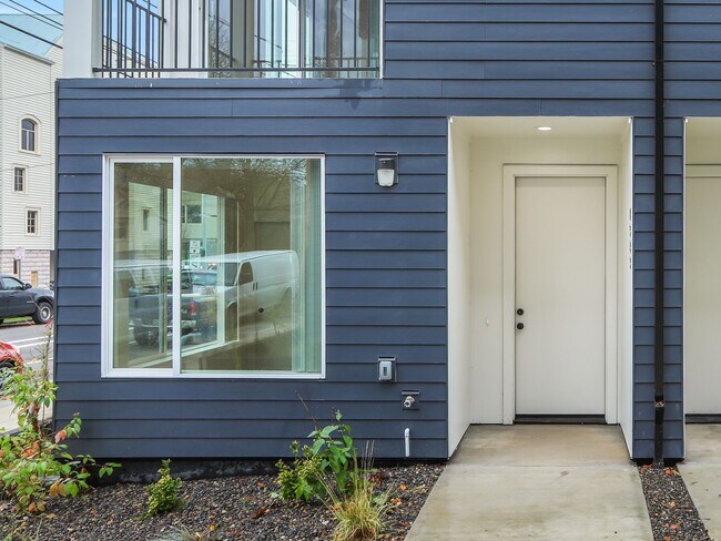 Photo - Vancouver Townhouses - Get 1 Month Free!