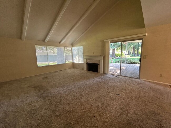 Building Photo - 6589 Meadowridge Dr