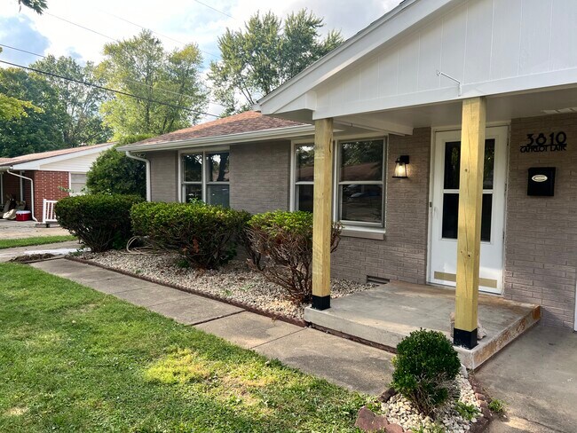 Foto del edificio - 3810 Camelot Ln