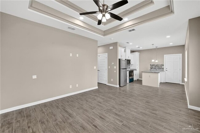 Building Photo - 1230 Valle Vista St