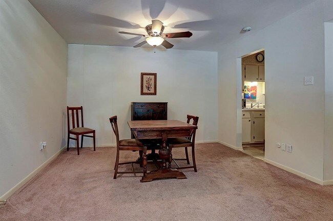 Building Photo - 7555 Katy Fwy