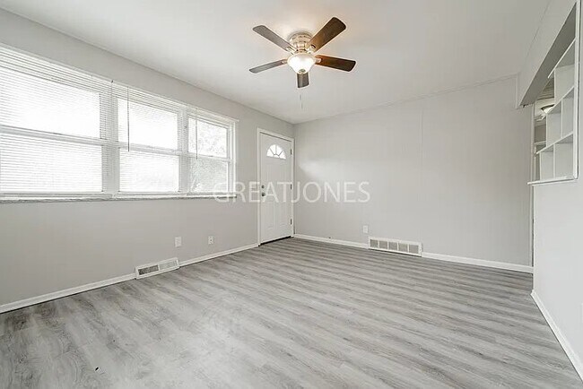 Building Photo - 1137 Maple Ave