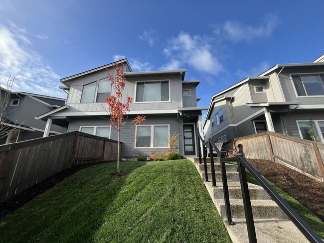 Building Photo - Gorgeous 3BR Home with Open Main Level & Large Primary Suite