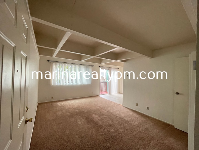 Building Photo - 240 Holly St