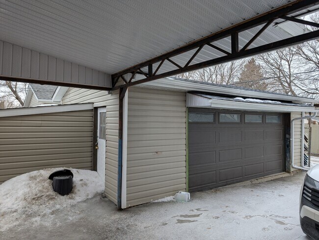 Photo du bâtiment - 1421 Ross Ave W