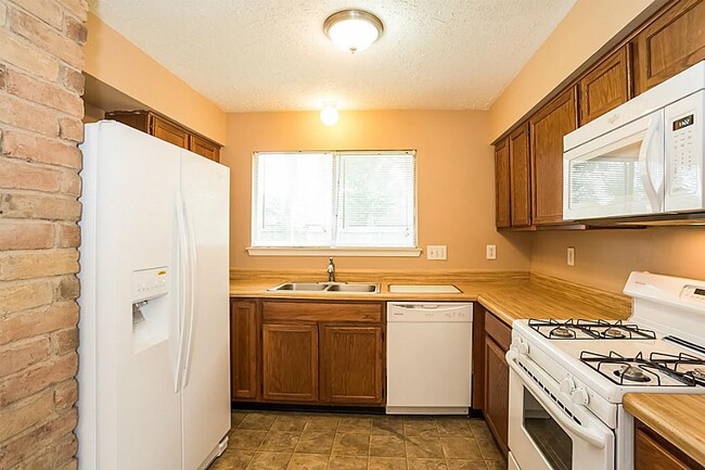 Building Photo - 15826 Beechnut St