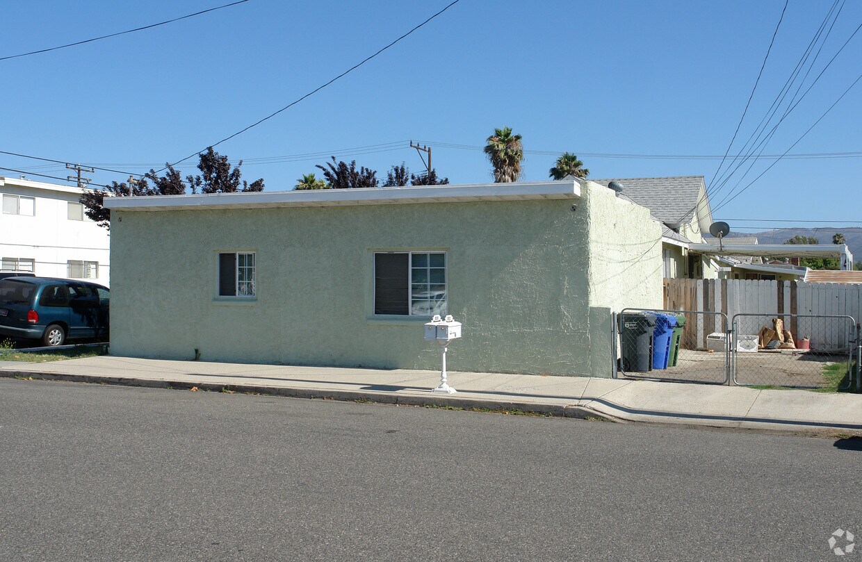 Building Photo - 888 Ashland Ave