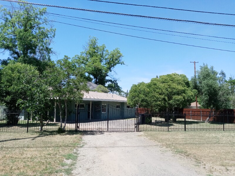 Foto principal - 1753 Los Robles Blvd