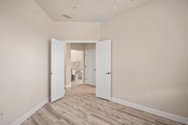 Building Photo - Beautiful Palencia Condo Available for Rent