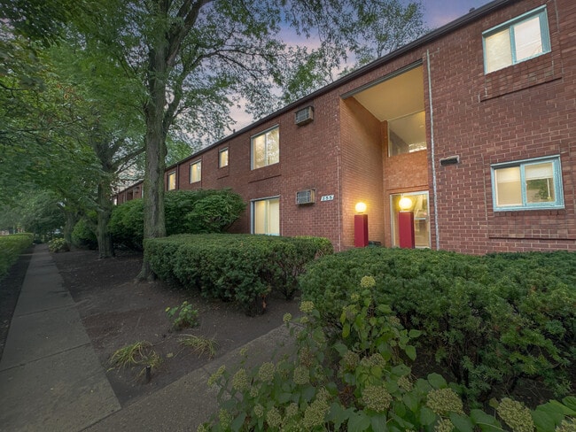 Building Photo - 355 E 14 Mile