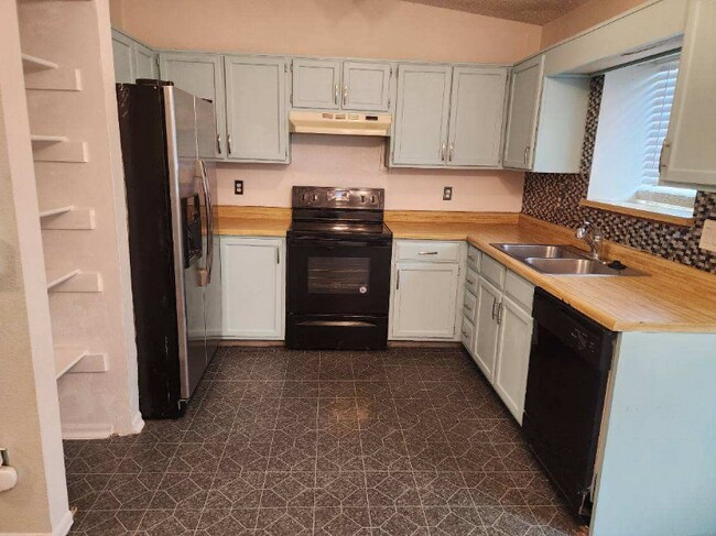 Foto del edificio - 3483 Foxridge Dr
