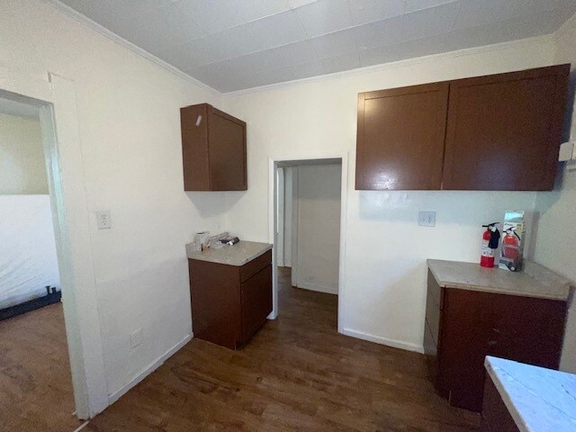 Building Photo - 1560 Pinewood Ave