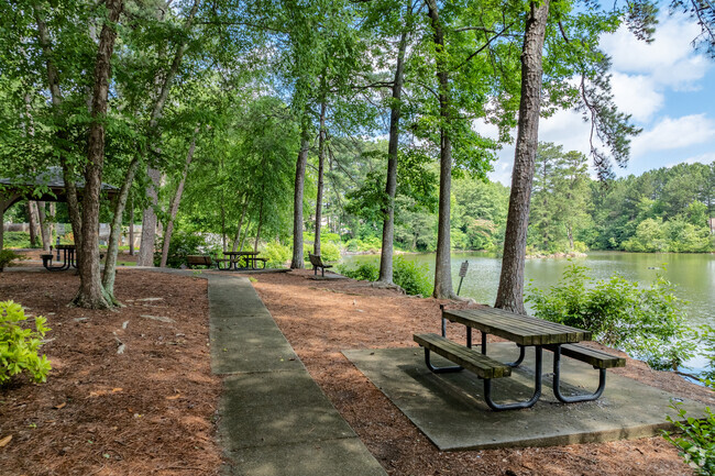 Lakeside Grill and Picnic Area - Lakeview