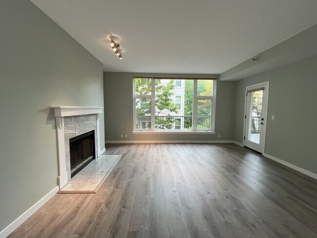Foto del edificio - 1BD/1BA RiverPlace Condo - Secure Parking Included. Walk to OHSU, Waterfront, Shops & Restaurants.