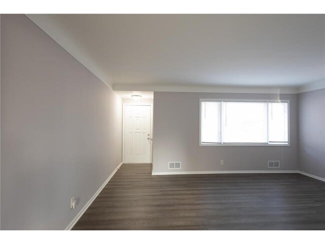Foto del edificio - 3451 N Logan Ave
