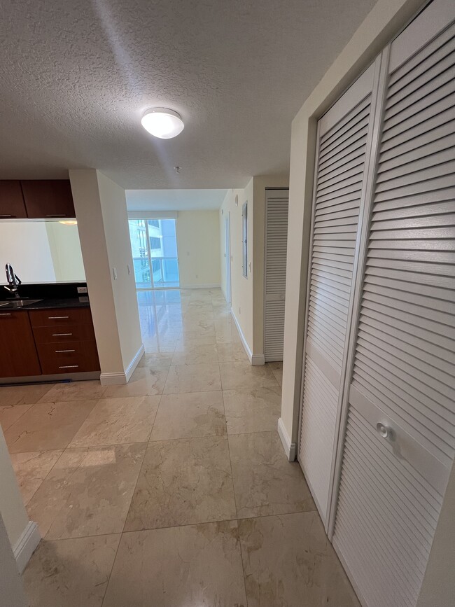 Foto del edificio - 1800 N Bayshore Dr