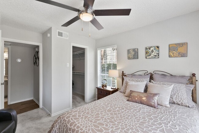 Creekwood Apartment Homes apartments — community photo - Creekwood Apartment Homes