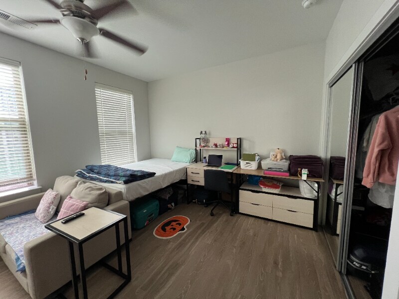 Foto principal - 3020 Hillsborough St