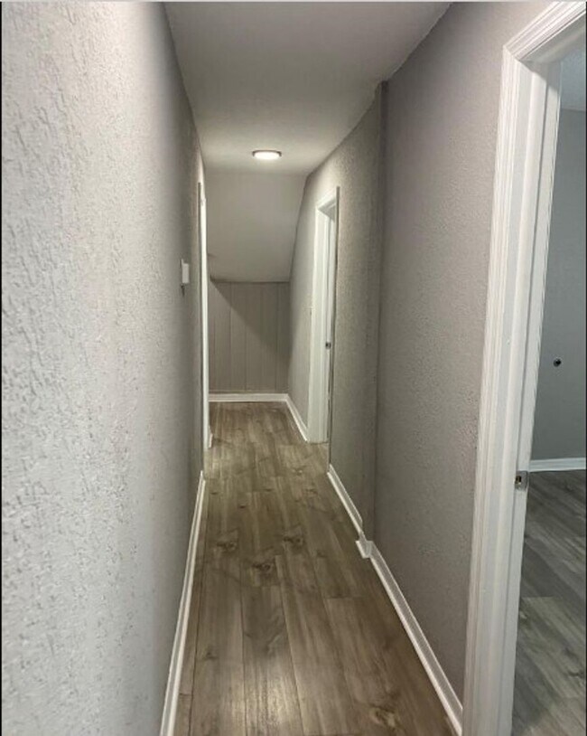 Foto del edificio - Charming Upstairs 2/1 - Coming Soon.