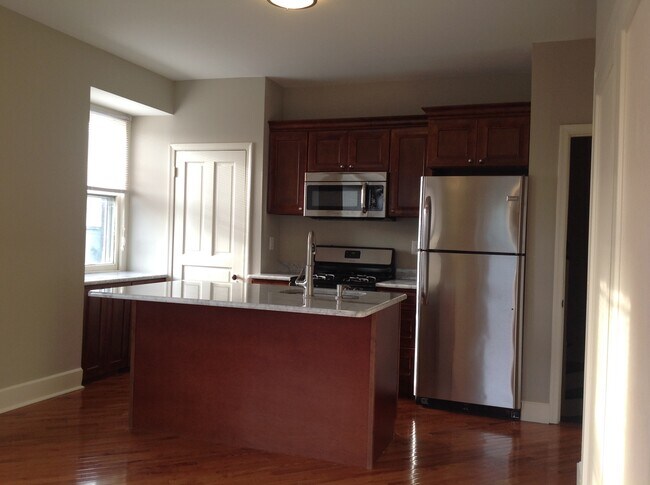Foto del edificio - 4243 Ridge Ave
